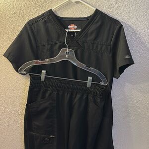 Women’s Dickies Scrubs Set. Shirt and jogger Pants. Black. Petite.